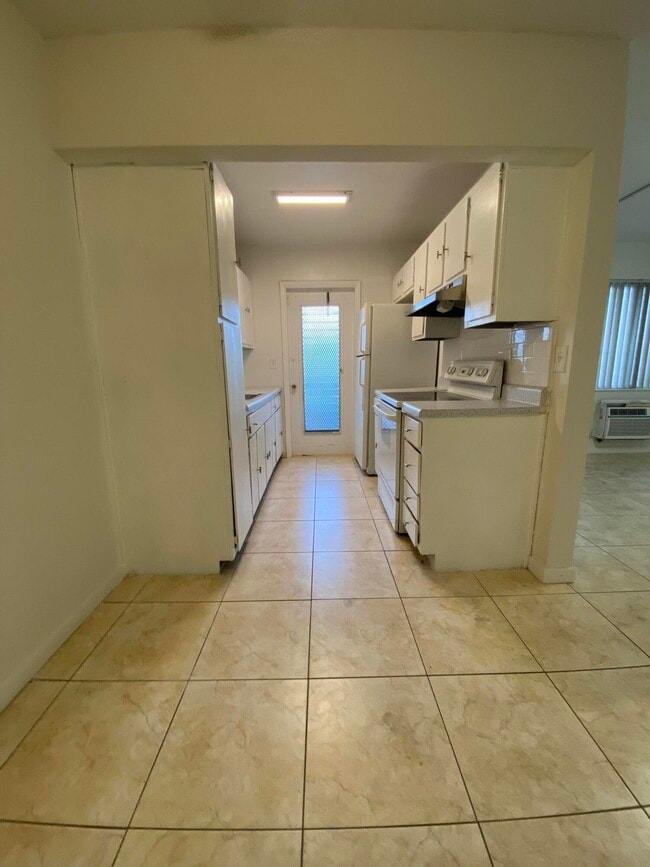 Building Photo - 1500 S 20th Ave