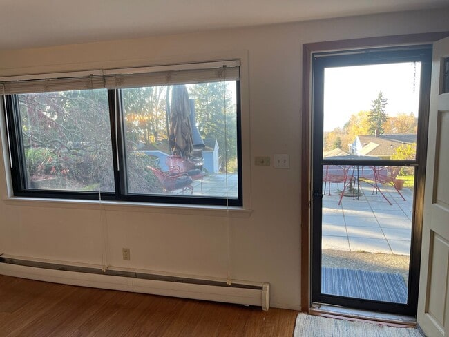 Building Photo - Sound View MIL Apartment