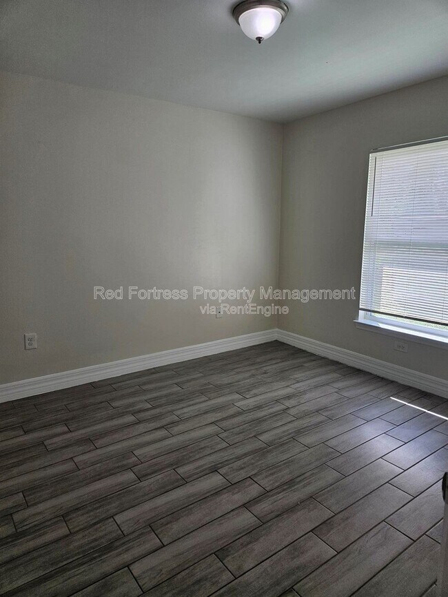 Building Photo - 167 Meadow Rd