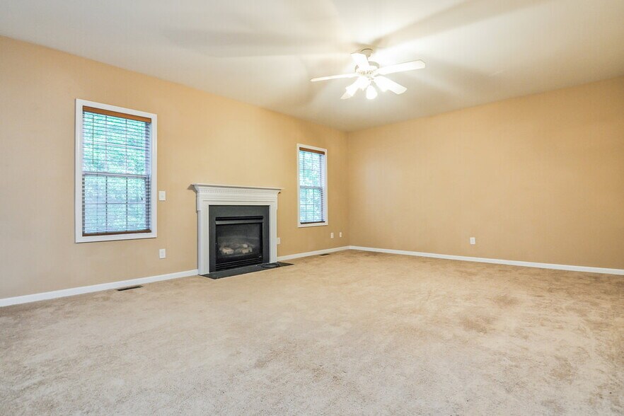 Building Photo - 136 Roan Dr