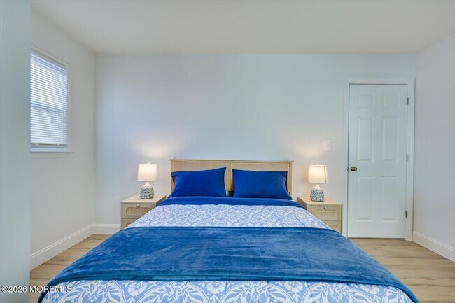 Building Photo - 212 10th Ave