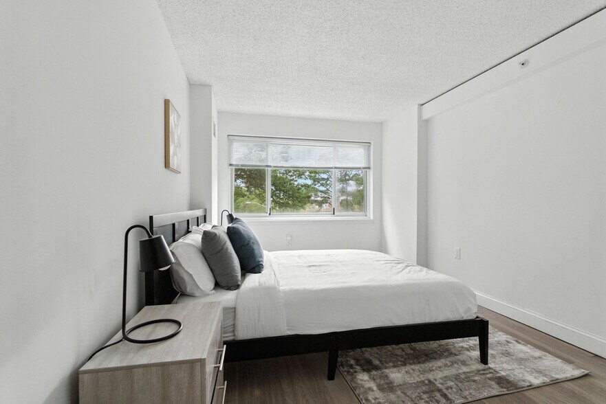 Building Photo - 1711 Bellevue Ave