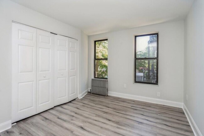 Building Photo - 269 Varick St