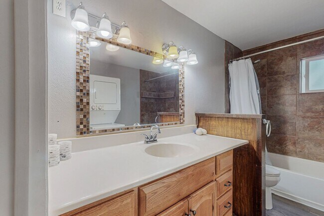 Building Photo - 2830 Floral Rd NW