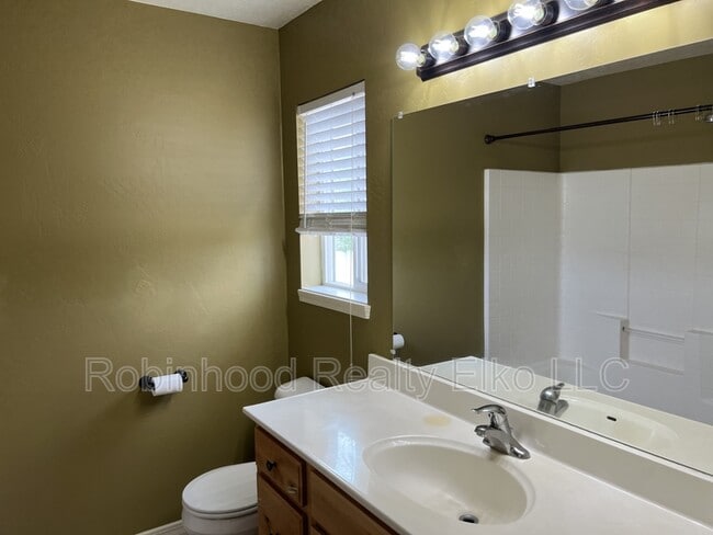 Building Photo - 214 Brookwood Dr