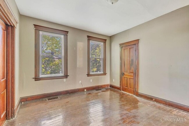 Building Photo - Spacious 6-Bed Home with 2 Kitchens, Porch & Deck – Central HVAC, Off-Street Parking