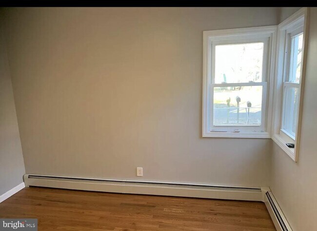Building Photo - 67 Syringa St