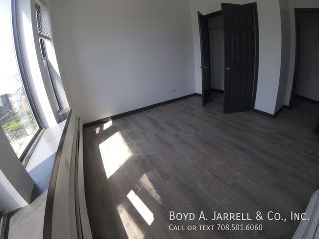 Building Photo - 68 E 57th St