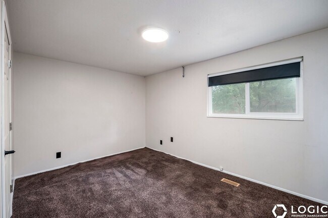 Building Photo - 12055 Cinnamon Ridge Rd