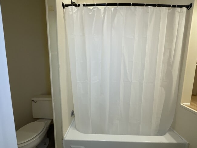 Building Photo - 544 Smith St