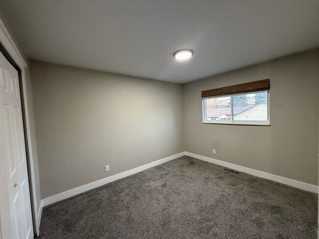 Building Photo - Beautifully upgraded home on Chambers