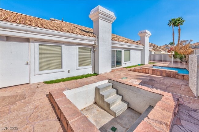 Building Photo - 8129 Pacific Cove Dr