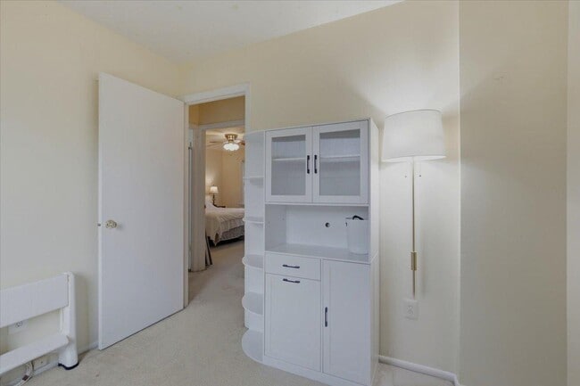 Building Photo - 899 Holborn Ct