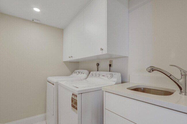 Building Photo - 5380 N Ocean Dr