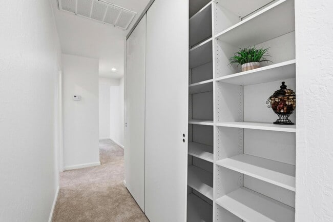 Building Photo - 1861 Nelson Dr