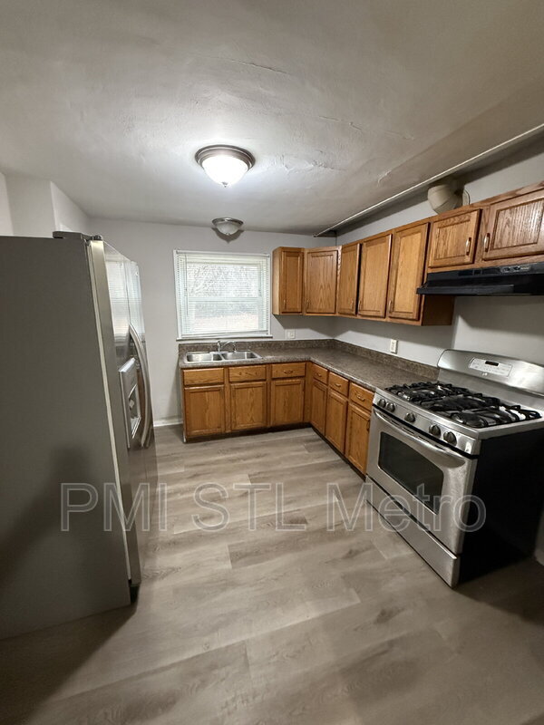 Building Photo - 334 Suburban Ave