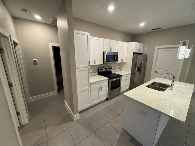 Building Photo - INCREDIBLE 4 Bedroom, 2 Bathroom Home in Poinciana!