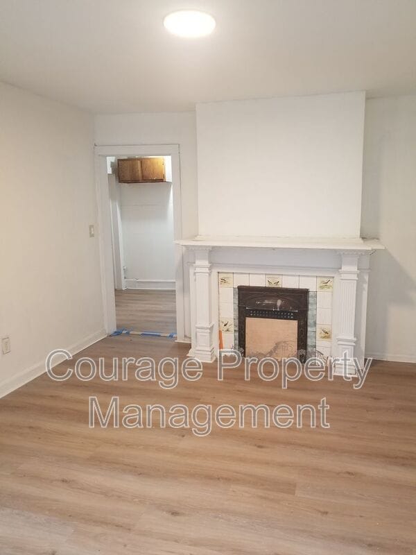 Building Photo - 514 W First St