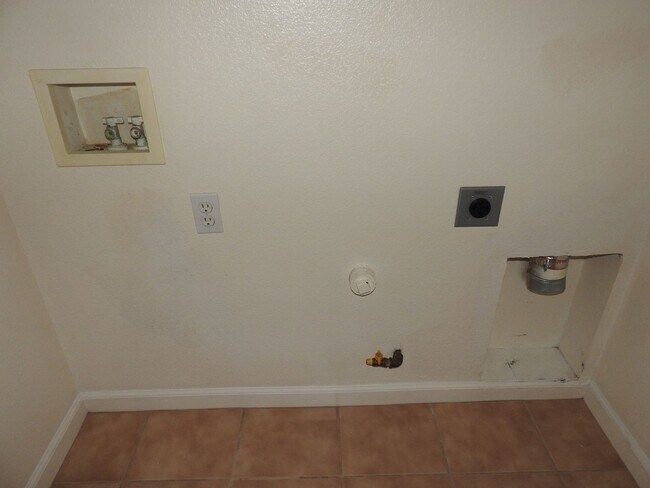 Building Photo - Beautiful Home in Highland Park