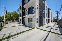 Building Photo - 5216 Auckland Ave