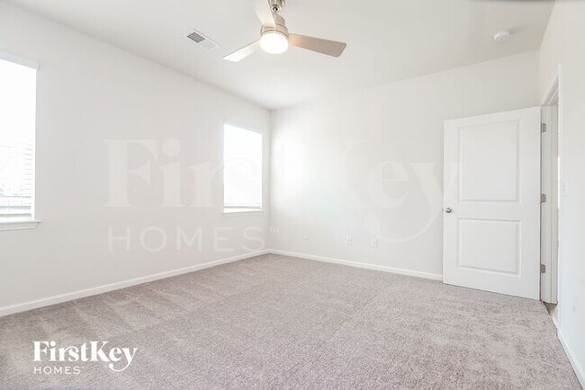 Building Photo - 406 Stonefence Dr
