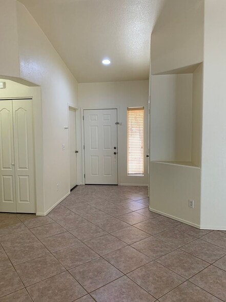 Building Photo - 2868 S Beck Dr