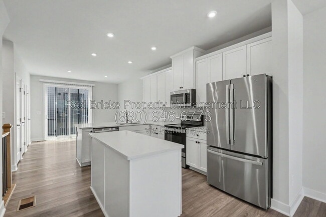 Building Photo - 1007 Simcoe Ln