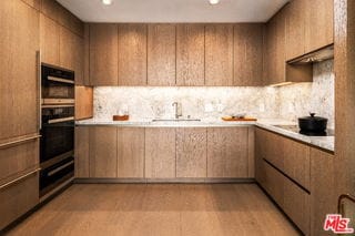 Building Photo - 2025 Ave of the Stars