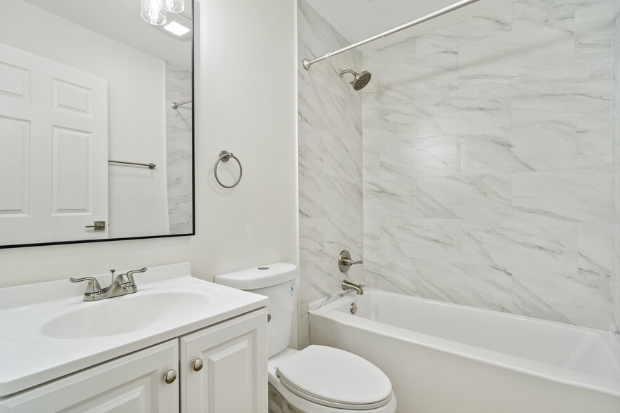 Building Photo - 721 Stonewall Ct