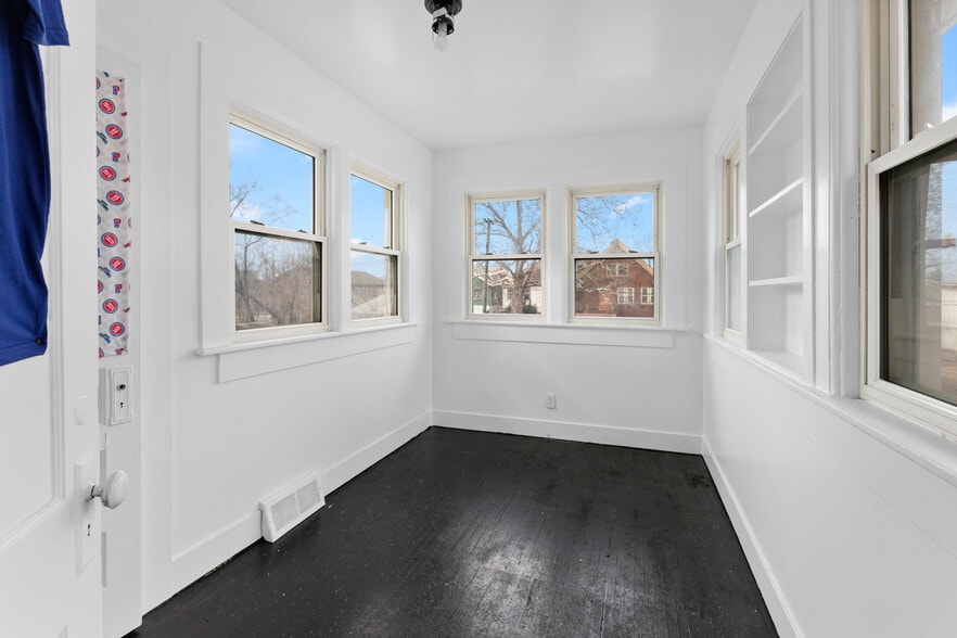 Building Photo - 1528 Virginia Park St