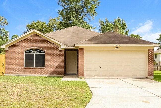 Building Photo - 1528 Glen Oaks Dr
