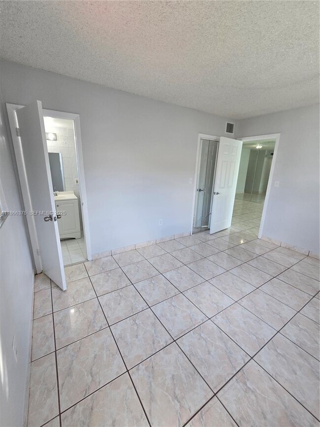 Building Photo - 120 ROYAL PALM Rd