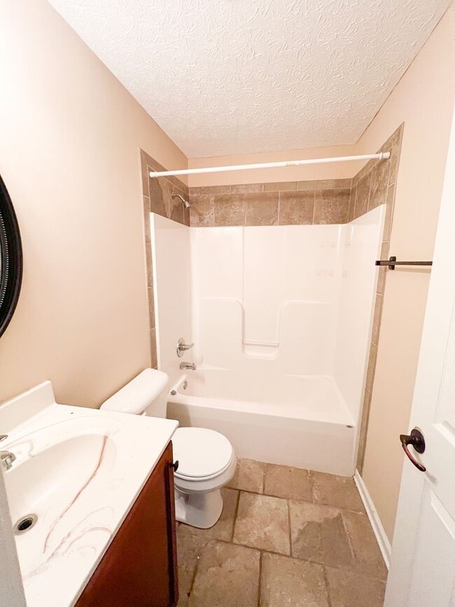 Building Photo - 2 Bedroom 1.5 Bathroom Townhome!!!
