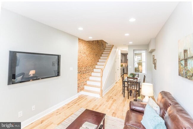Building Photo - 522 S Bethel St