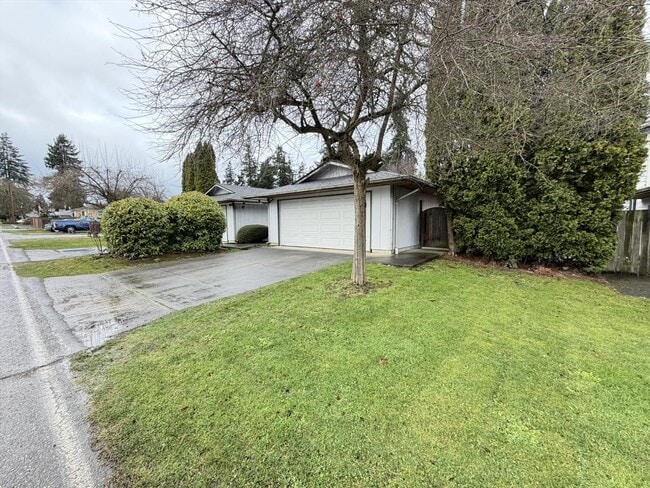 Building Photo - 1615 63rd St SE