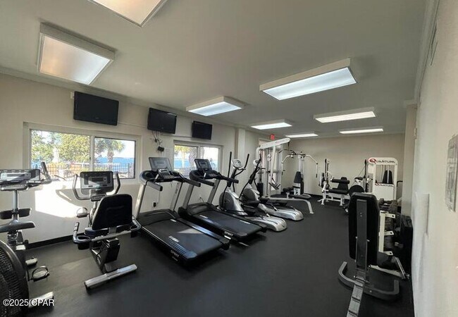 Building Photo - 2400 Grandiflora Blvd