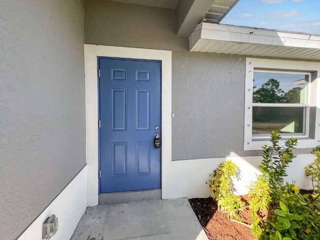 Building Photo - Move-In Special! Half Month FREE – APPLY by November 30th – Modern 3BR/2BA Duplex in Lehigh Acres...