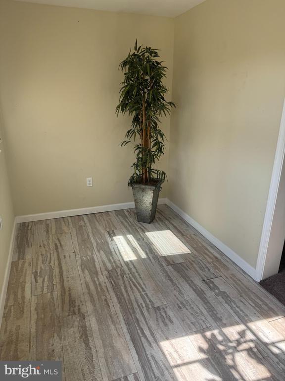 Building Photo - 422 Kansas Rd