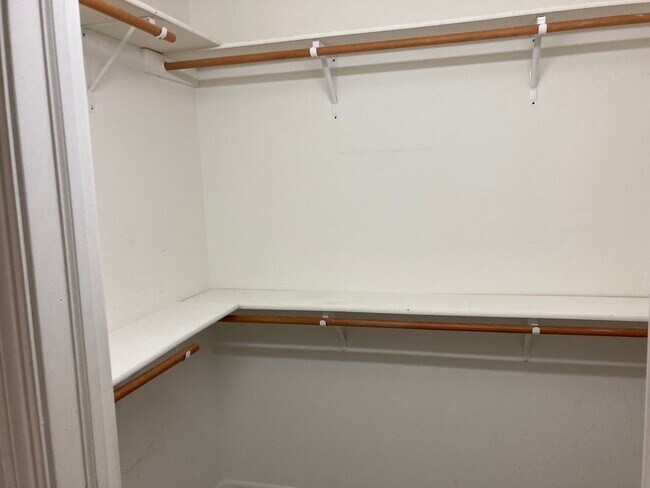 Walk-in closet - 343 Westmore Meyers Rd