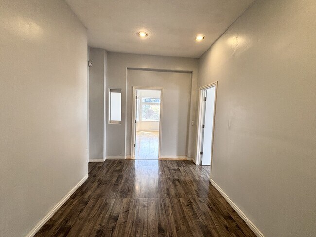 Building Photo - 517 S 500 E