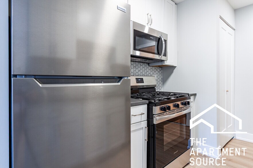 Building Photo - 540 W Aldine Ave