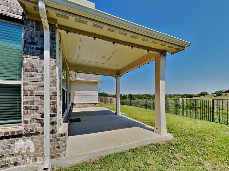 Building Photo - 1828 Victoria Dr