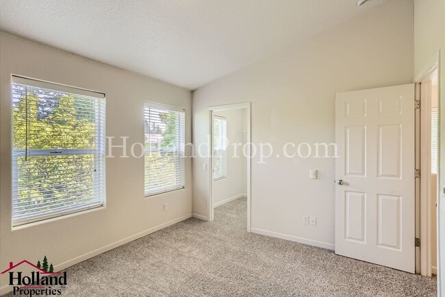 Building Photo - Beautiful End-Unit Townhome with 3 Bedrooms, 3 Full Baths & Private Outdoor Living