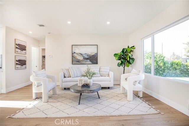 Building Photo - 8881 Morehart Ave