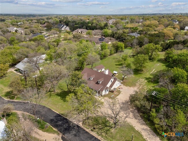 Building Photo - 716 Center Cir