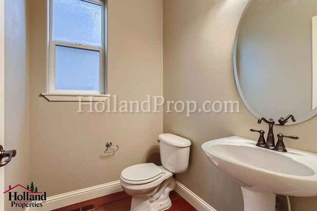 Building Photo - Bright & Spacious 3-Bedroom Hillsboro Home Backing to Green Space!