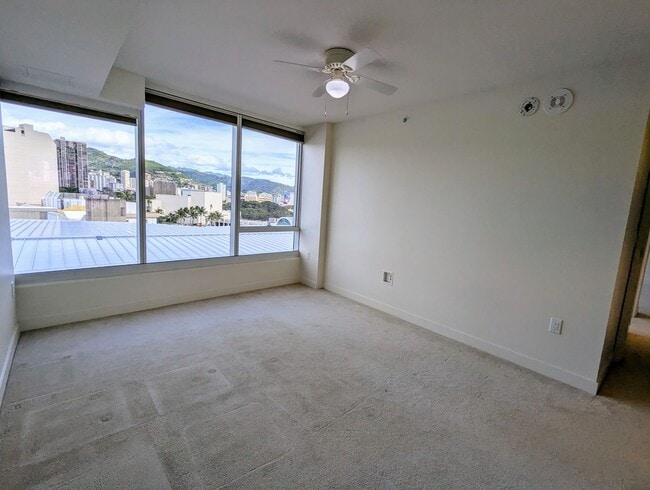 Building Photo - Symphony 2 Bed, 2 Bath, 1 Parking, Mountain views in Kakaako
