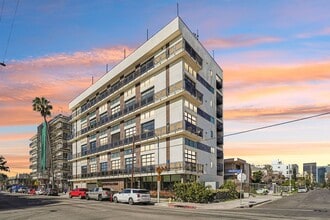 Building Photo - Brand-New Koreatown Modern Lofts | Rooftop Views | 6 Weeks Free