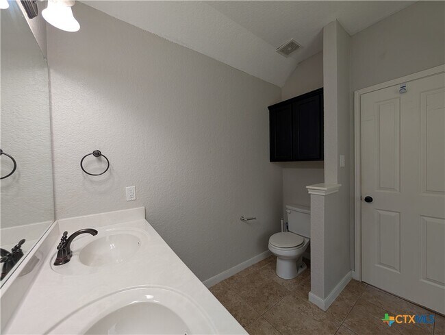 Building Photo - 248 Oak Creek Way