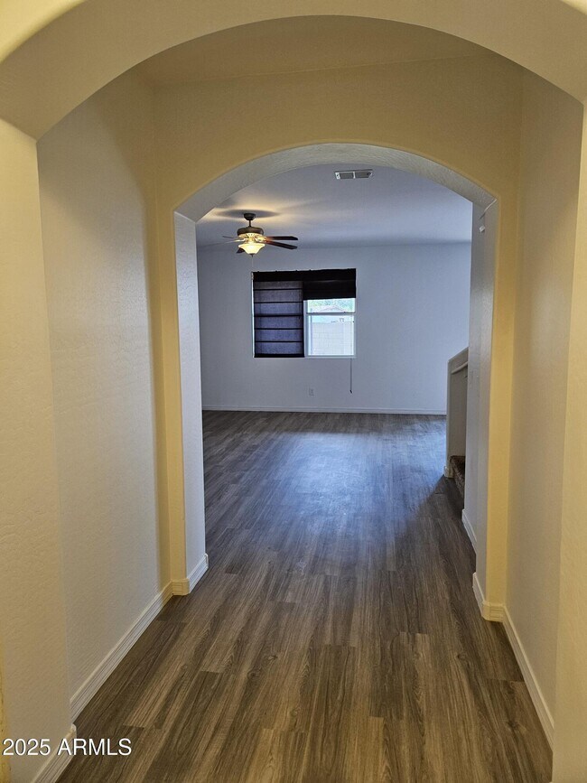 Building Photo - 3425 E Wayland Dr